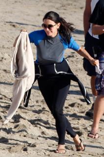 Courteney Cox feet photo thumbnail