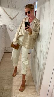 Rosie Huntington-Whiteley feet photo thumbnail