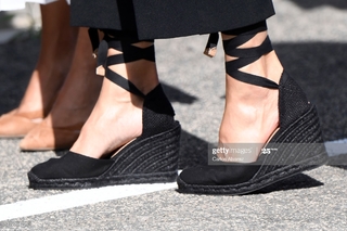 Queen Letizia of Spain feet photo thumbnail