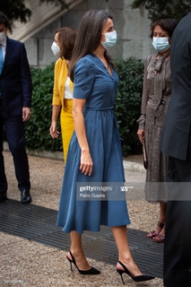 Queen Letizia of Spain feet photo thumbnail