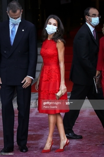 Queen Letizia of Spain feet photo thumbnail
