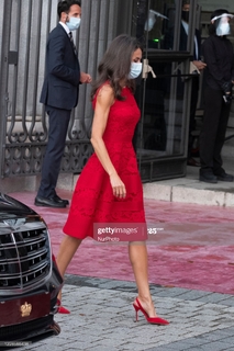 Queen Letizia of Spain feet photo thumbnail