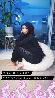 Jade Thirlwall feet photo thumbnail