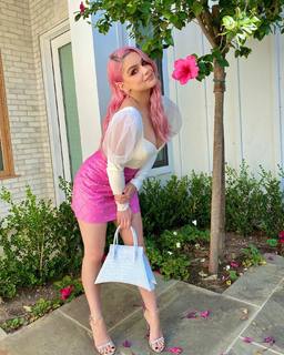 Ariel Winter feet photo thumbnail