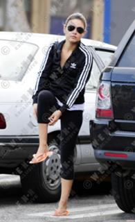 Mila Kunis feet photo thumbnail