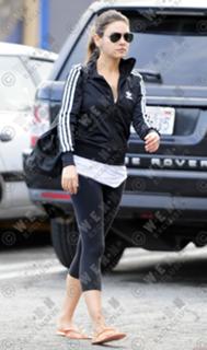Mila Kunis feet photo thumbnail