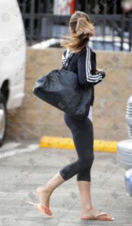 Mila Kunis feet photo thumbnail