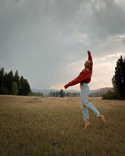 Nastia Liukin feet photo thumbnail