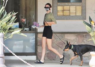 Kendall Jenner feet photo thumbnail