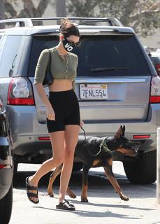 Kendall Jenner feet photo thumbnail
