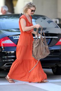 Ali Larter feet photo thumbnail