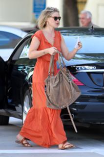 Ali Larter feet photo thumbnail