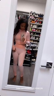 Christina Milian feet photo thumbnail