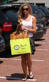 Denise Richards feet photo thumbnail