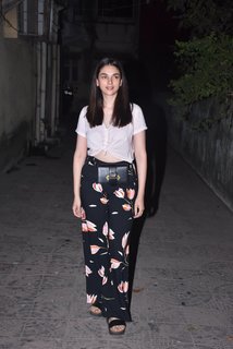Aditi Rao Hydari feet photo thumbnail