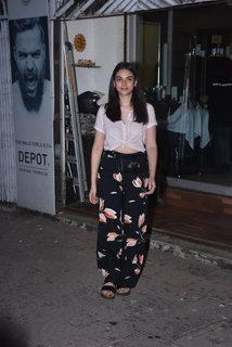Aditi Rao Hydari feet photo thumbnail