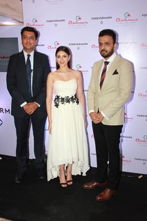 Aditi Rao Hydari feet photo thumbnail