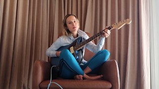 Brie Larson feet photo thumbnail