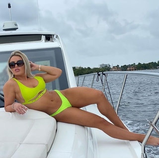 Amanda Saccomanno feet photo thumbnail