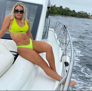 Amanda Saccomanno feet photo thumbnail