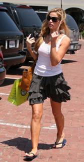 Denise Richards feet photo thumbnail