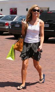 Denise Richards feet photo thumbnail