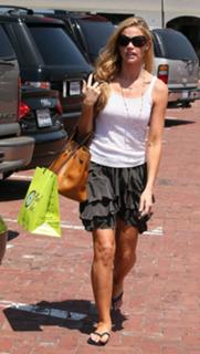 Denise Richards feet photo thumbnail