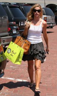 Denise Richards feet photo thumbnail