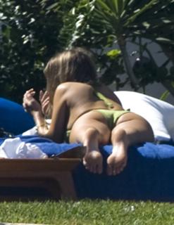 Fergie feet photo thumbnail