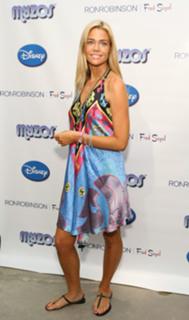 Denise Richards feet photo thumbnail