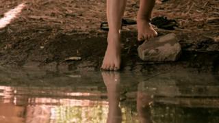 Rachel Bilson feet photo thumbnail