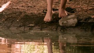 Rachel Bilson feet photo thumbnail