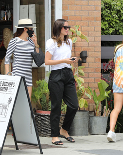 Ana de Armas feet photo thumbnail
