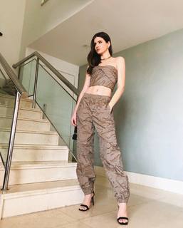 Camila Queiroz feet photo thumbnail