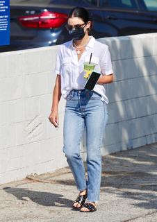 Lucy Hale feet photo thumbnail