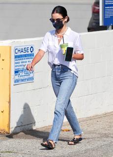 Lucy Hale feet photo thumbnail