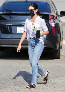 Lucy Hale feet photo thumbnail