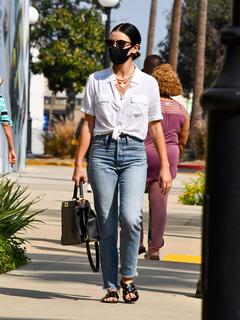 Lucy Hale feet photo thumbnail