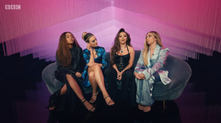 Perrie Edwards feet photo thumbnail