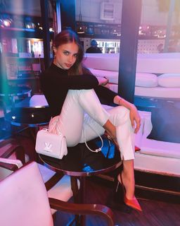 Xenia Tchoumitcheva feet photo thumbnail