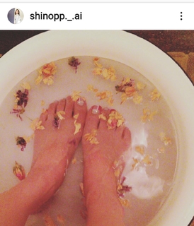 Ai Shinozaki feet photo thumbnail