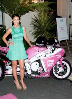 Emmanuelle Chriqui feet photo thumbnail