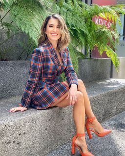 Laura González feet photo thumbnail