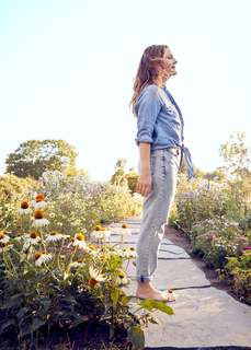 Drew Barrymore feet photo thumbnail