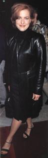 Gillian Anderson feet photo thumbnail