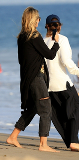 Heidi Klum feet photo thumbnail