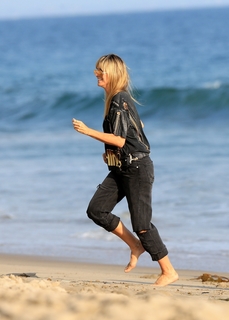 Heidi Klum feet photo thumbnail