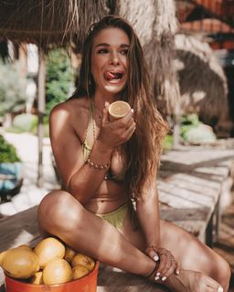 Lola Weippert feet photo thumbnail