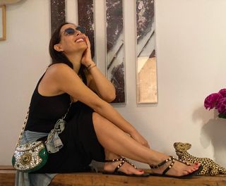 Claudia Lizaldi feet photo thumbnail