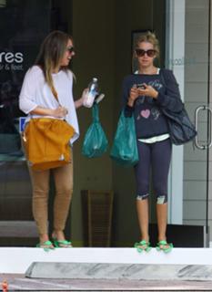 Ashley Tisdale feet photo thumbnail